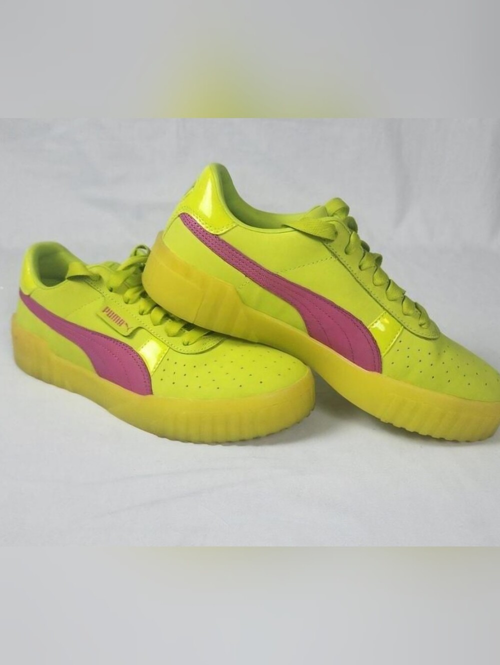PUMA CALI 90’s SNEAKERS 🥎 Size 6 EUC